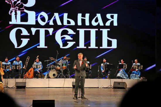  Коллектив поздравляет   заместитель главы администрации города   Вячеслав Коршун.