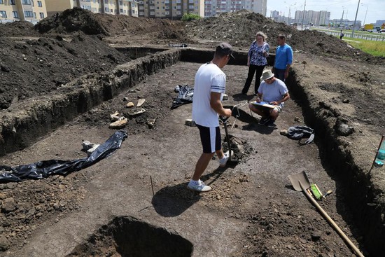 Археологические раскопки на могильнике Грушевского городища. Июнь 2020 года. Фото Александра Плотникова.
