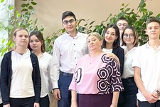 Наталья Николаевна Бекетова (в центре)  со своими любимыми учениками.