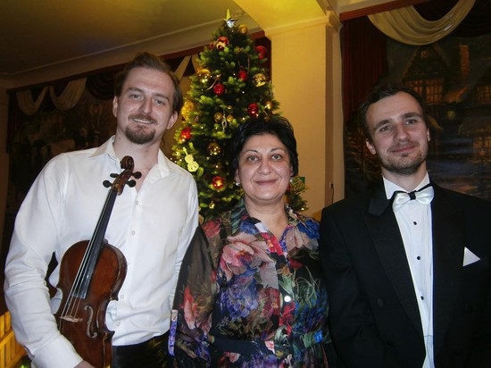 Сергей Поспелов (слева), Лариса Конева и Юрий Михайленко.