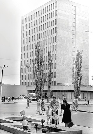 Здание «Ставропольгазпром»  на пр. Октябрьской̆ революции  (1970-е годы).