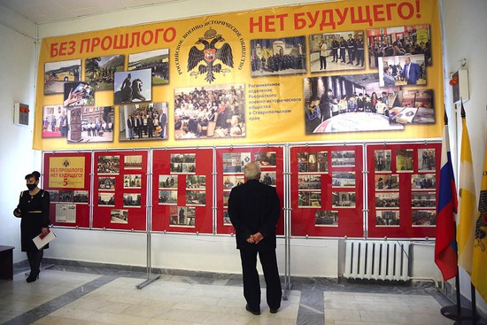 Фотоэкспозиция «Без прошлого нет будущего!» размещена  на третьем этаже Ставропольского музея-заповедника.