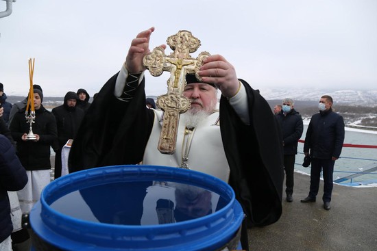 Митрополит Ставропольский и Невинномысский Кирилл совершил чин освящения воды Сенгилеевского озера.