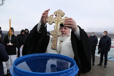 Митрополит Ставропольский и Невинномысский Кирилл совершил чин освящения воды Сенгилеевского озера.