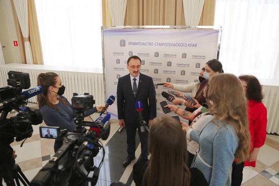 И. о. министра образования Ставропольского края Евгений Козюра рассказывает о школьных новостях.
