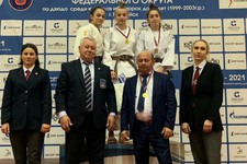  Чемпионка СКФО Вероника Кафанова на пьедестале почета.