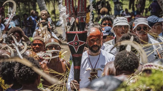 Праздничная процессия, посвященная 146-ой годовщине высадки Н,Н, Миклухо-Маклая на остров Новая Гвинея.