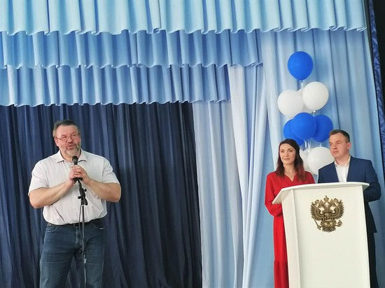  Сотрудников СМИ поздравляет  зам. председателя ПСК Игорь Бабкин. 