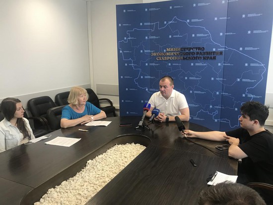 На вопросы журналистов ответил министр экономического развития  Ставропольского края Сергей Крынин.