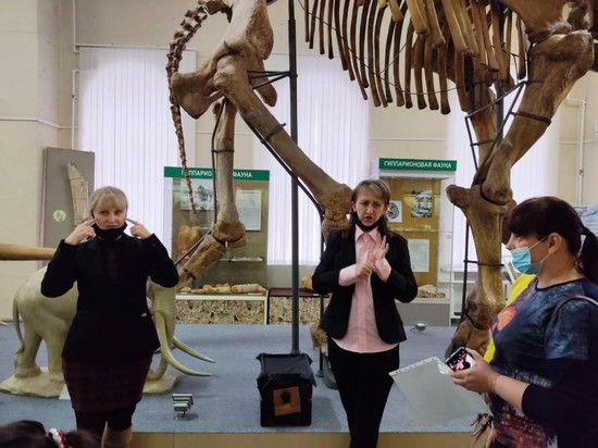 Елена Калабухова (слева) примет участие в тренинге «Расширяя сенсорный опыт: работа с незрячими и слабовидящими посетителями в музее».