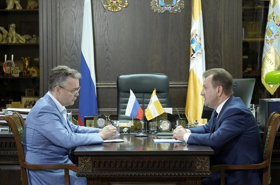 Владимир Владимиров (справа), Иван Ульянченко. Фото пресс-службы губернатора СК.