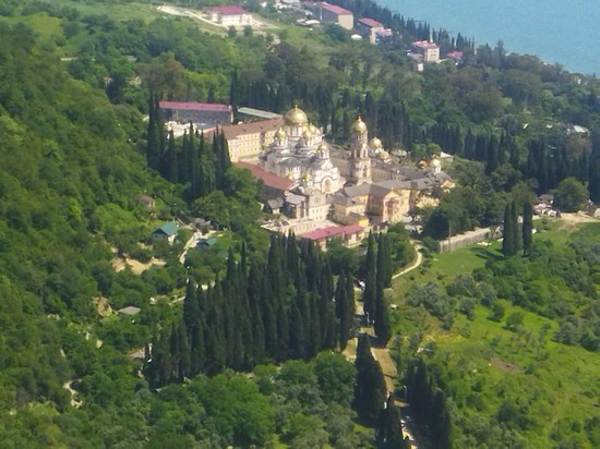 Вид на Новоафонский монастырь Симона Кананита.