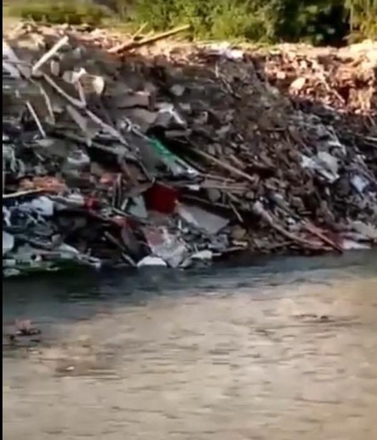 Река Подкумок. Кадр из видео, опубликованного в соцсетях.