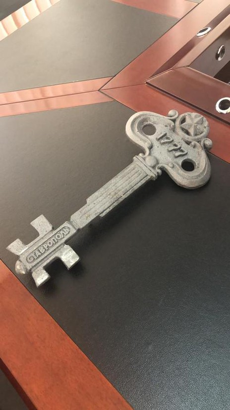 Дубликат символического ключа Ставрополя. Фото администрации Ставрополя.