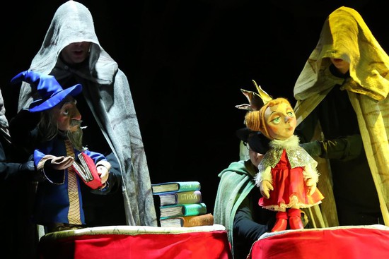 Профессор и Королева - персонажи спектакля «Двенадцать месяцев» по сказке С. Маршака.