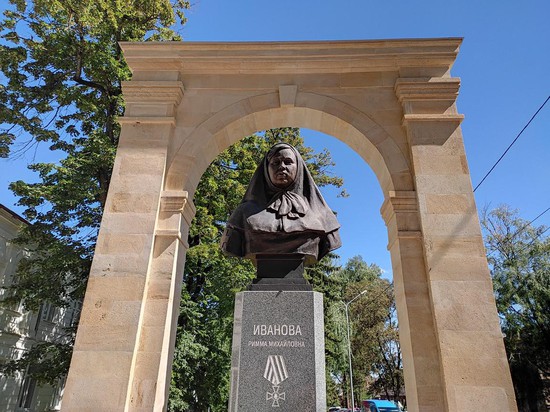 Памятник Римме Ивановой.