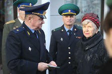 Нина Павловна  с ветеранами погранслужбы.