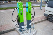 Зарядные станции для электромобилей. Фото: инстаграм Евгения Моисеева
