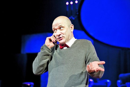 Владимир Петренко в роли Саши Андрющенко в спектакле «Ночные забавы».