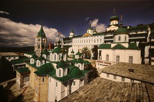 Виды Свято-Пантелеимонова монастыря. Фото Костаса Асимиса.