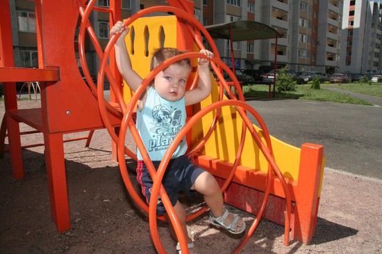 Детская площадка. Фото Александра Плотникова из архива редакции