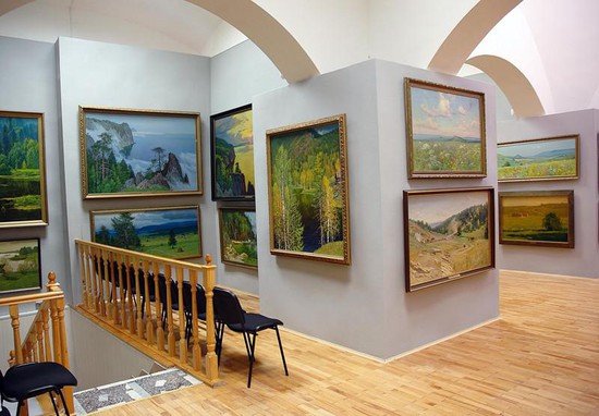 В картинной галерее пейзажей художника П.М. Гречишкина