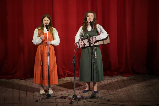 Участницы этнического ансамбля «Руда» Алина Ильясова и Анна Яцукова.