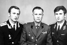 Братья Борис и Анатолий Зубко с отцом Николаем Иосифовичем.