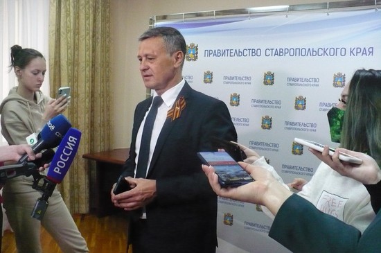 Министр ЖКХ Ставропольского края Роман Марченко на брифинге