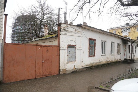 «Лермонтовский домик» на улице Дзержинского, 181-183 в Ставрополе (апрель 2022 года).