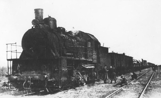 Отправка воинского эшелона на фронт. Станция Ворошиловск, август 1941 года