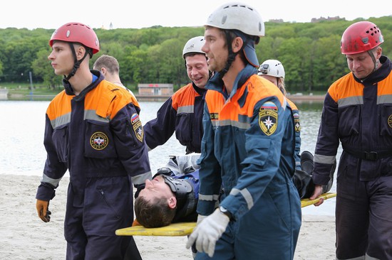Занятия по спасению людей на Комсомольском пруду. Пресс-служба администрации Ставрополя