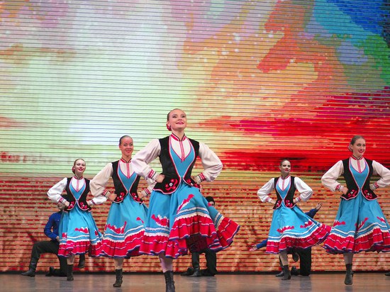 Выступают учащиеся детской хореографической школы Ставрополя
