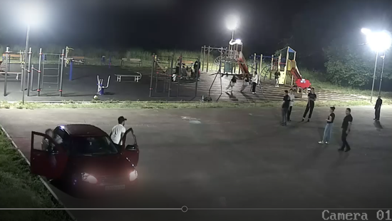 Автохам на площадке. Скриншот из видео ГИБДД ГУ МВД России по Ставрополью