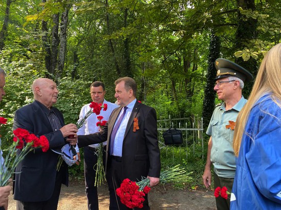 Ранним утром 22 июня на Даниловском кладбище  почтили память героев