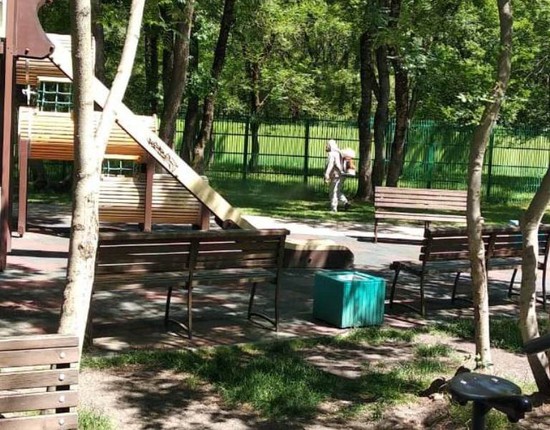 Детские площадки обработали спецсредствами. Пресс-служба администрации Ставрополя