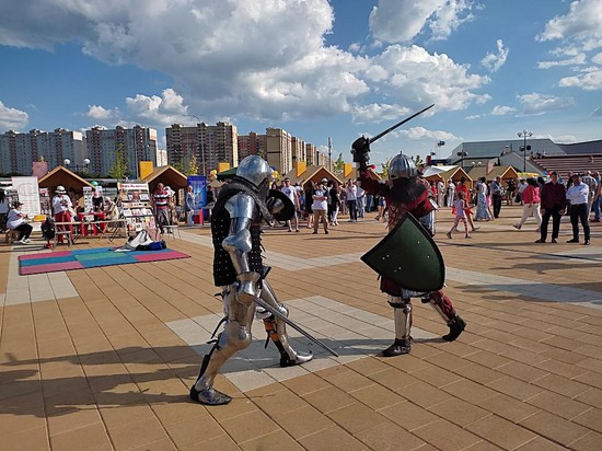 Выступление участников Школы исторического средневекового боя Ставрополя. Фото Ольги Метелкиной
