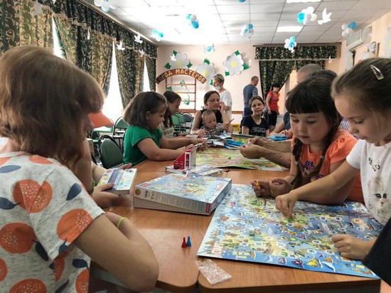 Творческие мастер-классы проводят для детей беженцев в пункте временного размещения села Юца