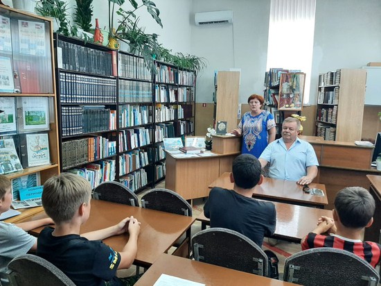 Встреча Александра Игнатьева с ребятами. Краснокумская сельская библиотека №4