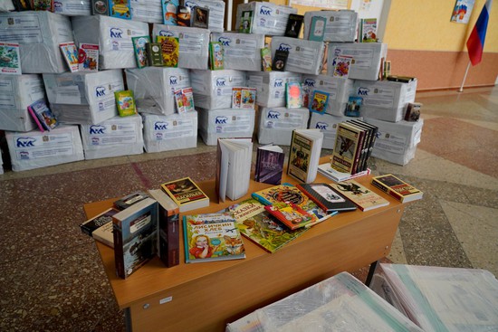 Переданные в библиотеки школ книги. Пресс-служба губернатора Ставрополья