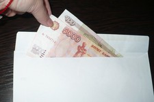 Человек с «зарплатой в конверте» лишается законных выплат