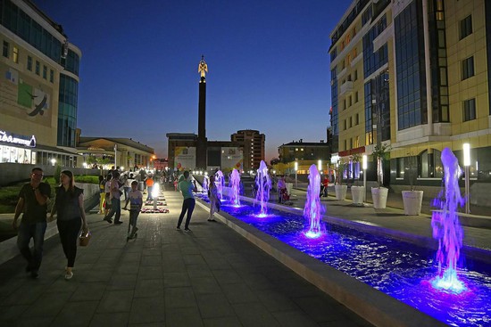  Каскад фонтанов украсил сегодняшний город 
