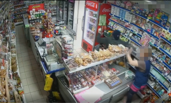 Скриншот из видео камеры магазина. ГУ МВД России по Ставропольскому краю