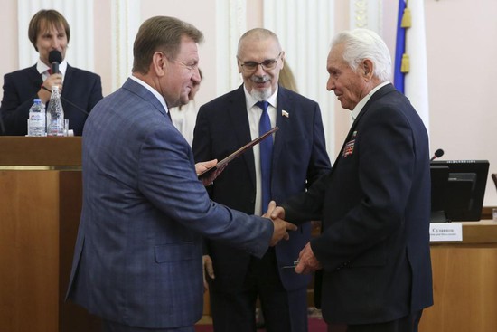 Заслуженные награды вручены почетным жителям Ставрополя