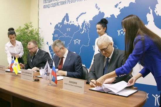 Подписание соглашение в Москве. Пресс-служба губернатора Ставропольского края