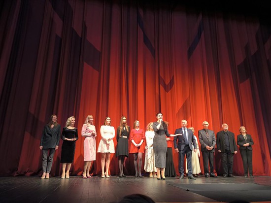 Актеры, режиссеры и руководство Ставропольского театра драмы поздравили зрителей с открытием сезона