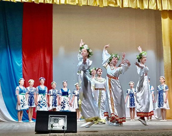 Юные артисты выступают для своих отцов. Администрация Кировского городского округа