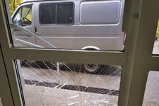40-летний житель Невинномысска разбил стекло в поликлинике
