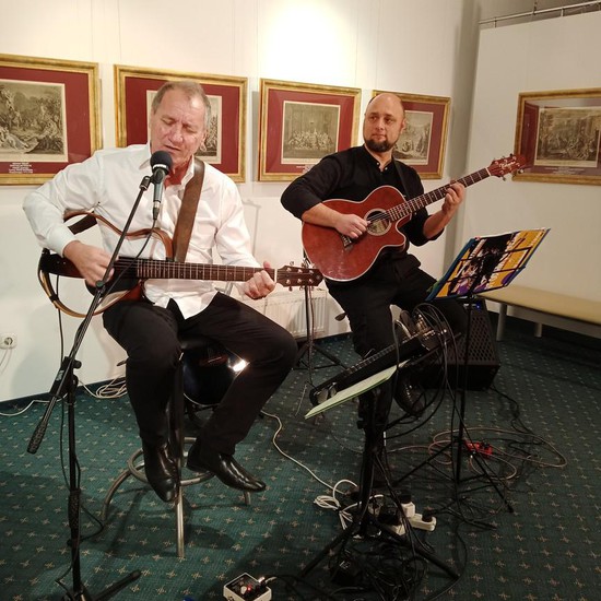 Александр Гуленко (на снимке слева) и Павел Должиков выступили  в галерее «Паршин»