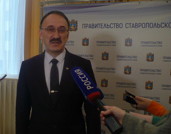 Министр образования Ставрополья Евгений Козюра на брифинге в правительстве края